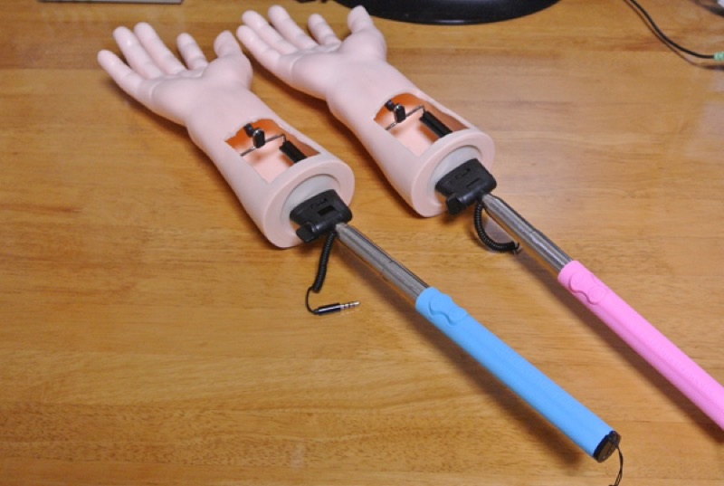 Illustration for article titled Embarrassed By Selfie Sticks, Man Creates a "Selfie Arm"